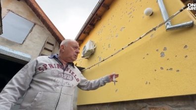 "Трещеше като чук по стената": Не остана здрава къща в Шипка след бурята