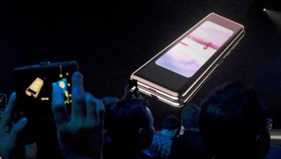 Samsung пуска сгъваемия си смартфон през септември