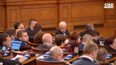 Идеята на Доган за програмен кабинет разбуни духовете, но не срещна подкрепа