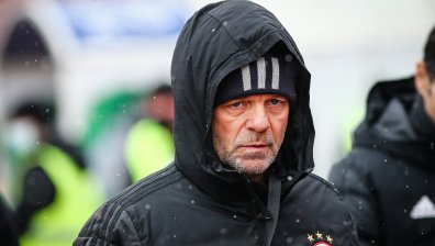 Стойчо Младенов прекроява защитата за дербито с "Лудогорец"