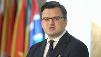 Кулеба на среща с президента Радев, изслушват го и в ресорната комисия в НС