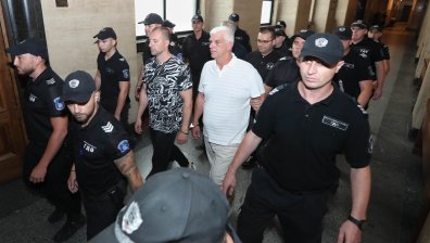 Съдът решава дали кметът на Варна Благомир Коцев да остане в ареста