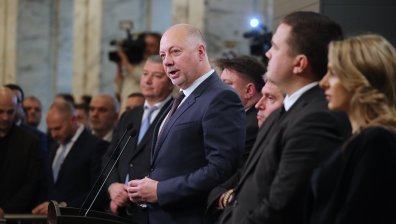 Историята на кабинета "Желязков" - Еврозона и оцеляване при 5 вота на недоверие