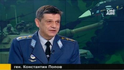Началникът на отбраната подаде рапорт за освобождаване от военна служба