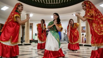 Традициите на Банго Васил оживяха в МОН (СНИМКИ)