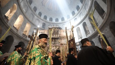 Благодатният огън слезе в храма "Свето Възкресение Христово" в Йерусалим