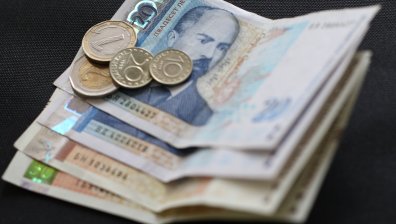 В спор депутатите решиха: Минималната пенсия става 467 лв. от 1 юли