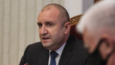 Радев търси решение на проблема с високите цени на тока и газа