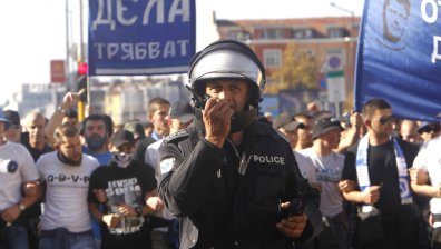 Фенове на "Левски" и ЦСКА се сбиха преди дербито