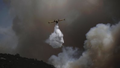 Самолет се разби, докато гаси пожар в Гърция (+ВИДЕО)