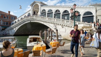 Нови ограничения срещу разпространението на коронавируса влизат в сила в Италия