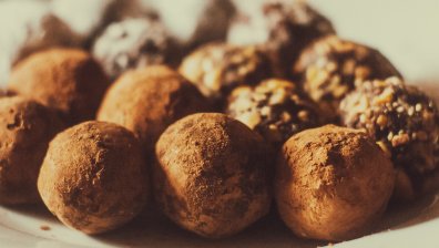 Лесна рецепта за бонбони с фъстъци, бисквити и лешници