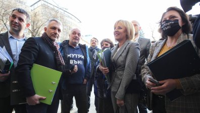 Манолова: Няма значение чия е шахтата, МС да подкрепи семейството