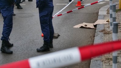 Жена намушка трима души в София (+СНИМКИ)