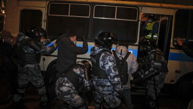 Арестуваха още над 1000 привърженици на Навални в Русия