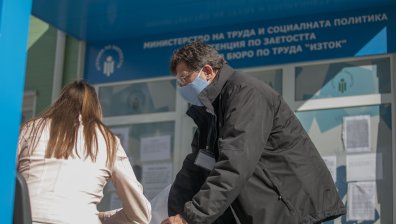 Тройно повече безработни у нас от 13 март насам