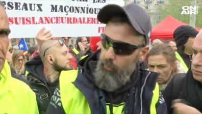 Полицията в Париж задържа 43-ма души след протеста на жълтите жилетки