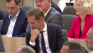 Австрийски министър оцеля при вот на недоверие след медиен скандал