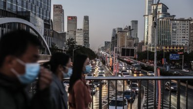 Китай срещу Ковид-19: Строга изолация и непрекъснато следене на хората