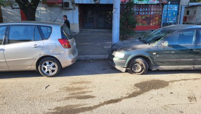 Шофьор помля коли в "Люлин" и изчезна, търсят го да си оправят сметките