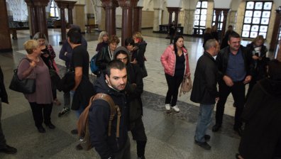 Делото срещу Полфрийман започна в негово отсъствие 