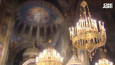 Започва Светлата седмица: Прославят се Светите апостоли и Св. Богородица