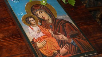 Какво се слага на трапезата на Малка Богородица и какви са поверията?