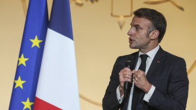 Еманюел Макрон отхвърли призивите да подаде оставка