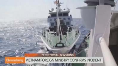 Виетнамски риболовен кораб потъна след сблъсък с китайски съд