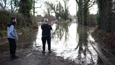 Мощна буря връхлетя Австралия и предизвика наводнения и евакуация