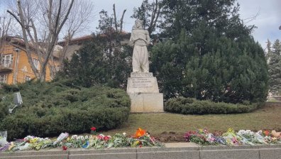 Велико Търново отбеляза 150 години от обесването на Левски с поклонение и венци