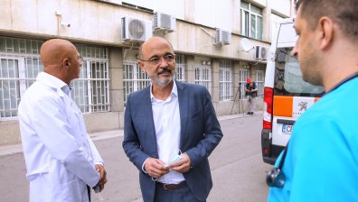 Близо 2500 служители на РЗИ ще получат компенсации към заплатите си