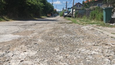 Пътищата в София: Силно амортизирани улици, огромни дупки, разбити тротоари