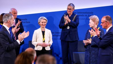 Урсула фон дер Лайен спечели престижна награда, парите от нея дари за украински деца