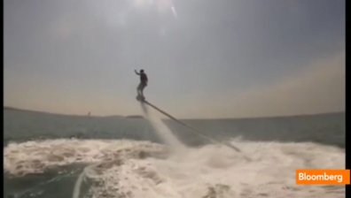 Флайбордът - новият хит на морската ваканция