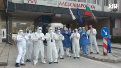 За втора вечер: Медици аплодираха останалите вкъщи (+Видео)