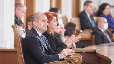 Президентът Радев раздели в две групи партиите за консултациите