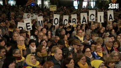 Хиляди в Барселона застанаха зад дадените на съд сепаратистки лидери