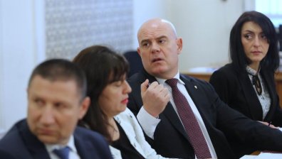 Гешев към членовете на ВСС и гражданите: Наведете ли се сега, повече няма да се изправите