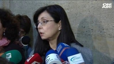 МОН проверява сигнал на родител за разпратени отговори на матурата