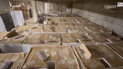 Двама задържани за голямата незаконна фабрика за цигари в Хасковско