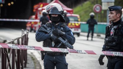 Ликвидираха въоръжен с ножове мъж в Лондон