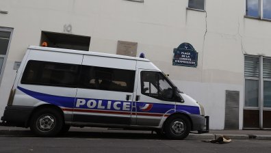 Мъж намушка най-малко 7 души на детска площадка във Франция, 6 от ранените са деца