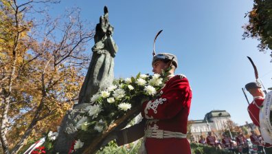 Честване на Деня на народните будители пред паметника на Паисий Хилендарски