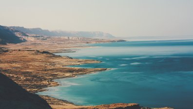 Мъртво и Аралско море: Как бреговете бавно се превръщат в пустиня