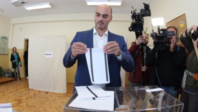 Борислав Игнатов гласува