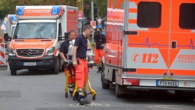 Автобус с пътници излетя от магистрала в Германия