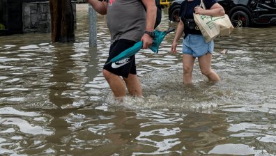 Девет души загинаха при силна дъждовна буря в Одеса
