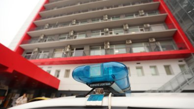 Мъж намушка многократно жена в трамвай в София