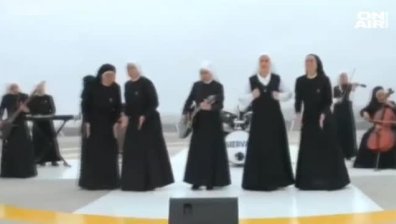 Монахини от Перу се превърнаха в музикална сензация